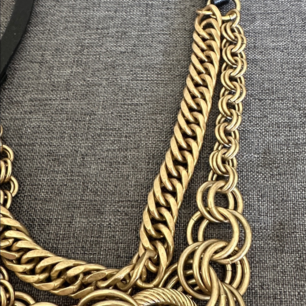 NWT Elegant Gold Chain Necklace - Picture 2 of 2
